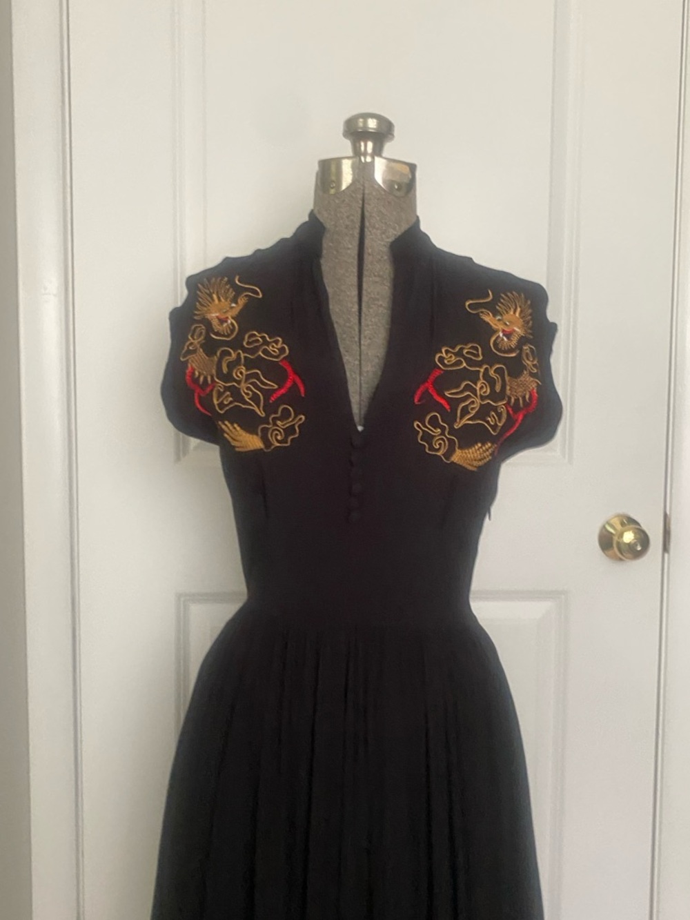 Black Embroidered Cap-Sleeve Midi Dress - Picture 6 of 13